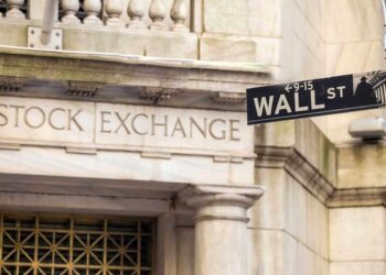 Shares End Larger on Stable Earnings and a Resilient Labor Market