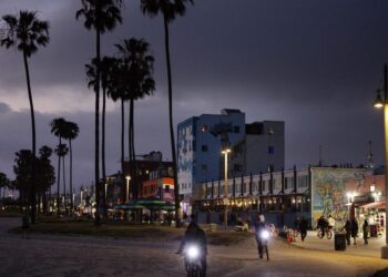 L.A.’s golden streetlights have turned harsh white. Owners aren’t completely satisfied