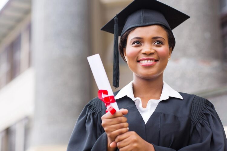 38% Of College students Graduate Faculty Debt-Free — Right here’s What They Do In another way