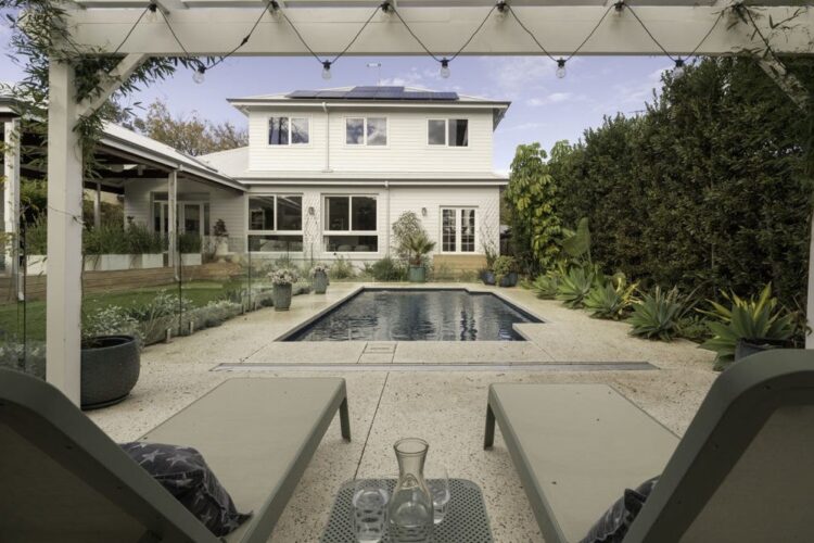 Shock outcome: House sells for $500k over reserve in sizzling public sale as clearance charges rebound