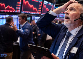 US shares as we speak: Nasdaq, S&P fall over 1%, finish decrease for week as chip selloff broadens