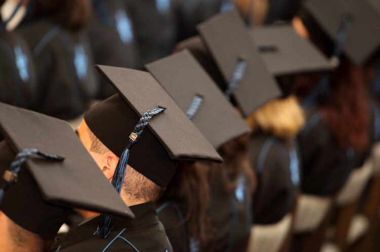 New Knowledge Reveals A Rising Class Of Individuals: Educated However Not Rich