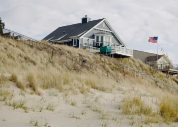 Methods to Improve the Resale Worth of a Coastal House