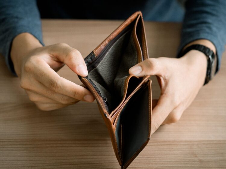 42% of Canadians say an sudden expense might derail their funds: RBC ballot