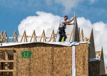 Homebuilder Confidence Inches Up Regardless of Rising Prices