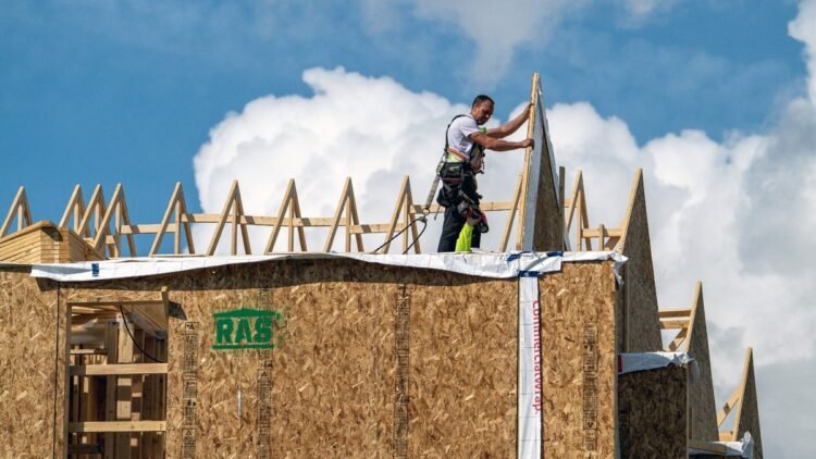 Homebuilder Confidence Inches Up Regardless of Rising Prices
