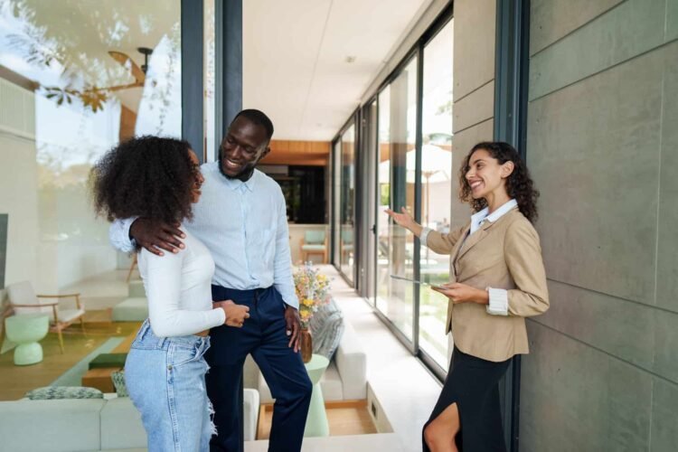 Digital Tour vs. In-Particular person Exhibiting: What to Know