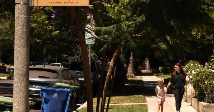 Sundown Sq. squabbles over its HPOZ guidelines