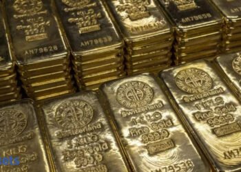 Gold tumbles 4% to seven-week low as oil, greenback and yields climb
