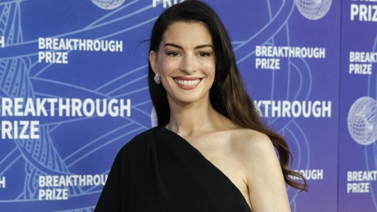 Anne Hathaway Reveals She Has Roaches in Her NYC House