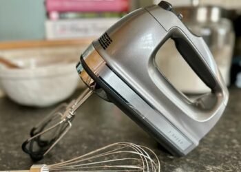 *HOT* KitchenAid 7-Pace Digital Hand Mixer with Flex-Edge Beaters solely $39.98 shipped (Reg. $125!)