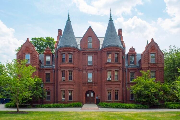 Wellesley Goes Tuition-Free At $200,000, Becoming a member of Harvard And MIT
