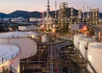 Oil costs tick up as battle widens, disruptions develop in Center East