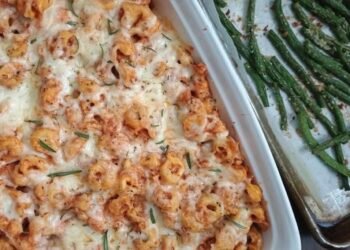 Tacky Baked Tortellini and Inexperienced Bean Fries ($10 Household Dinner Thought)
