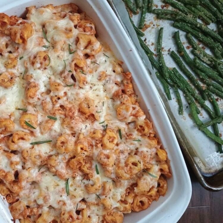 Tacky Baked Tortellini and Inexperienced Bean Fries ($10 Household Dinner Thought)